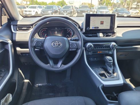 Used 2025 Toyota RAV4 XLE AWD/4WD image 18