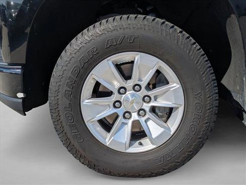 Used 2022 Chevrolet Silverado 1500 LT AWD/4WD image 9