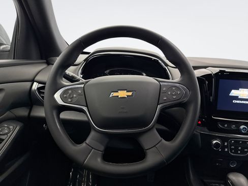 Used 2023 Chevrolet Traverse LT image 12