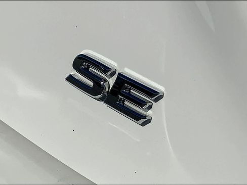 Used 2025 Toyota Camry SE image 9