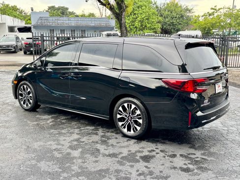 Used 2025 Honda Odyssey Elite image 4
