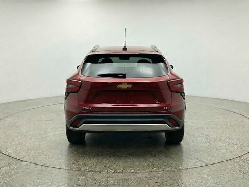 Used 2025 Chevrolet Trax LT image 7