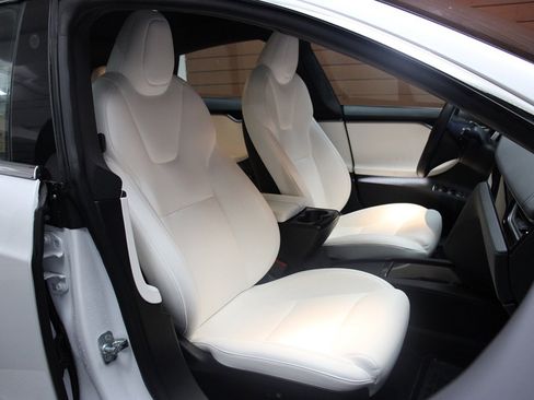 Used 2020 Tesla Model S AWD image 32