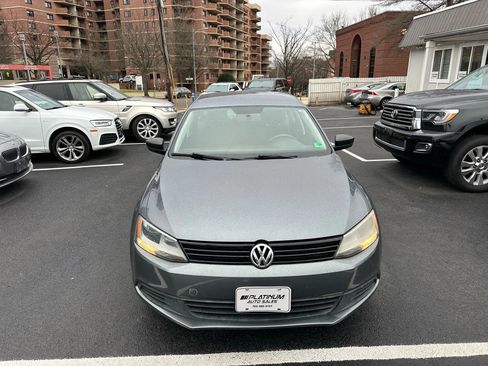 Used 2014 Volkswagen Jetta S image 2