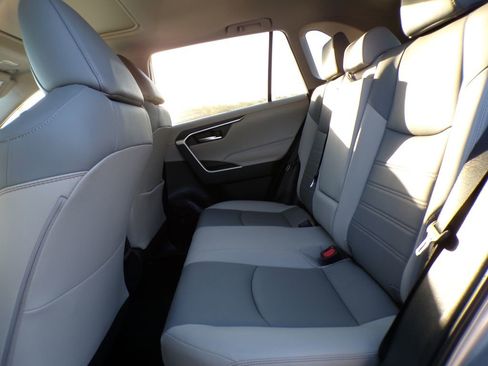 Used 2019 Toyota RAV4 XLE Premium w/ Cold Weather Package AWD/4WD image 20