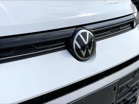 Used 2025 Volkswagen Taos SE FWD image 27