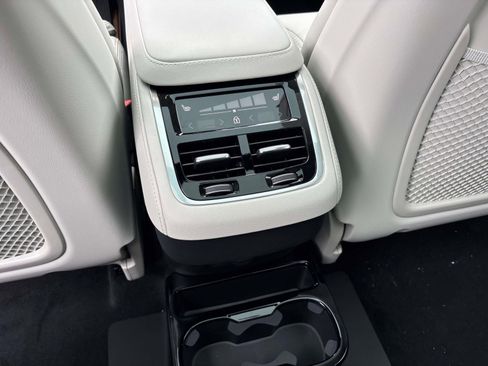 New 2026 Volvo XC90 B6 Ultra w/ Protection Package Premier AWD/4WD image 32