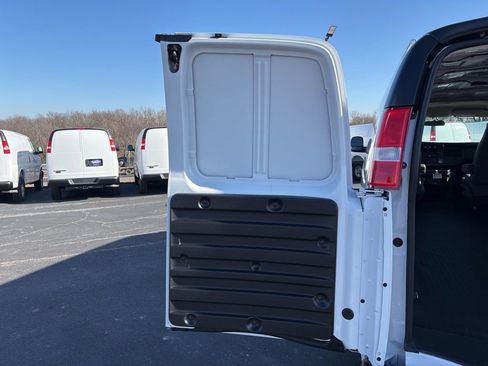 New 2025 Chevrolet Express 3500 WT w/ Driver Convenience Package image 28