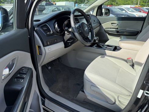 Used 2019 Kia Sedona L FWD image 12