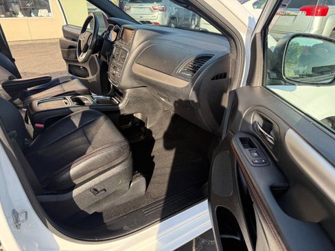 Used 2019 Dodge Grand Caravan GT FWD image 17