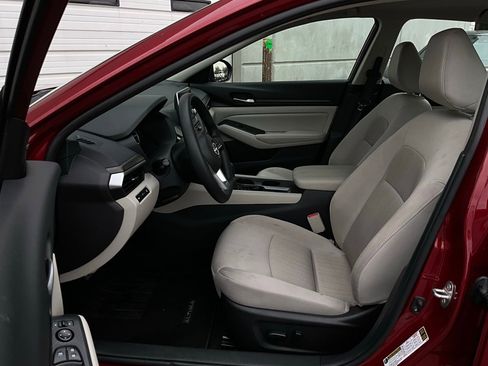 Used 2025 Nissan Altima 2.5 SV image 10