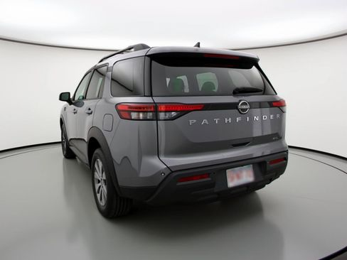 Used 2025 Nissan Pathfinder SV image 6