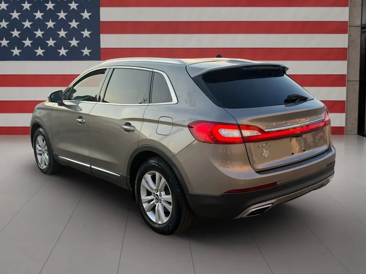 Used 2017 Lincoln MKX Premiere FWD image 9