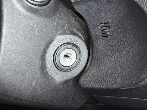 Used 2015 Toyota Corolla LE FWD image 22