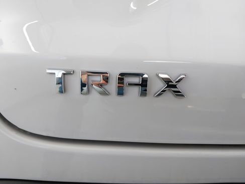 Used 2025 Chevrolet Trax LT w/ Driver Confidence Package image 32