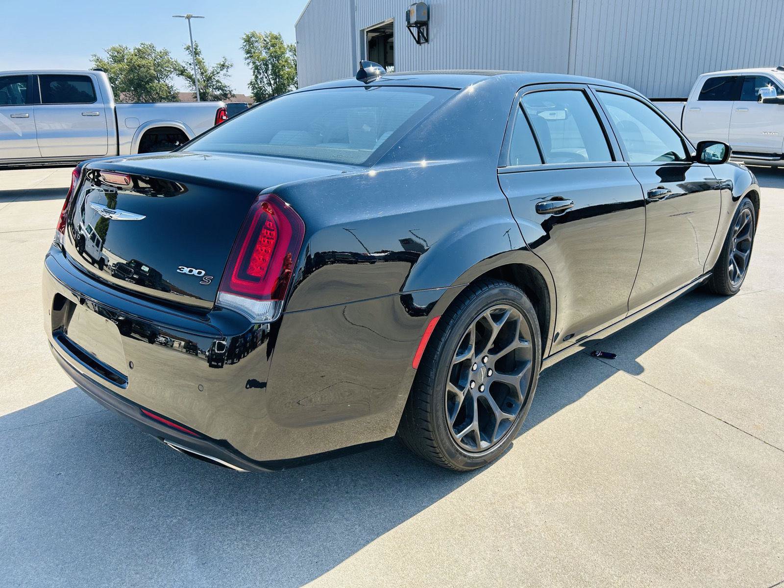 Used 2020 Chrysler 300 S w/ 300S Premium Group 2 RWD image 36