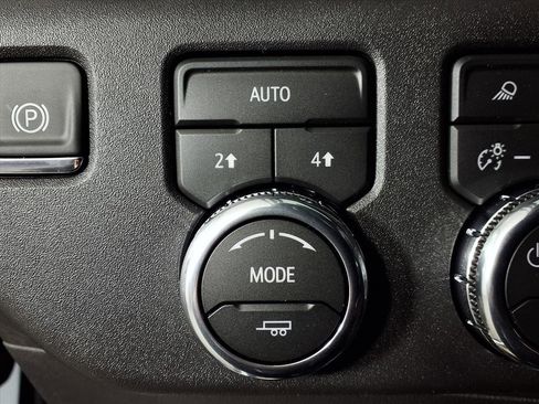 New 2026 GMC Sierra 1500 SLT image 7