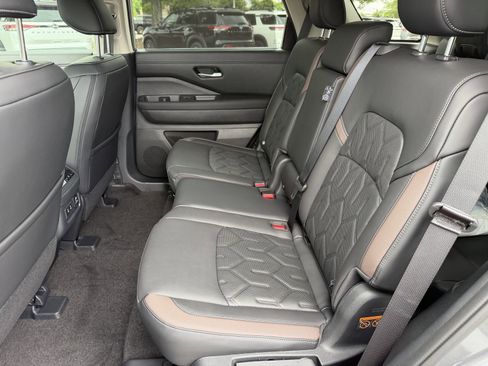 New 2026 Nissan Pathfinder Platinum w/ Cargo Package FWD image 27