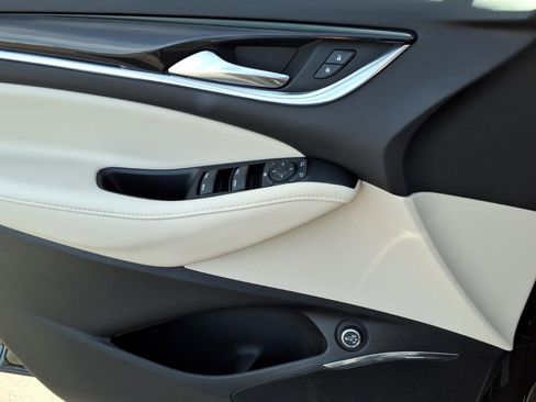 Certified 2023 Buick Enclave Essence image 20