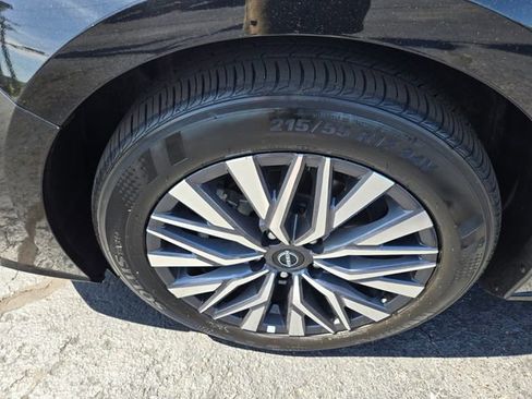 Used 2025 Nissan Altima 2.5 SV FWD image 21