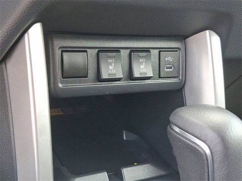 Used 2024 Toyota Corolla Cross XLE image 24