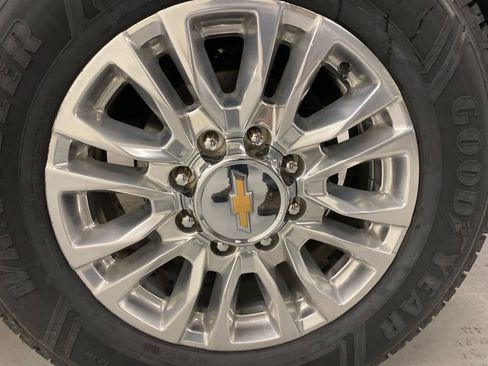 Used 2021 Chevrolet Silverado 2500 High Country image 26