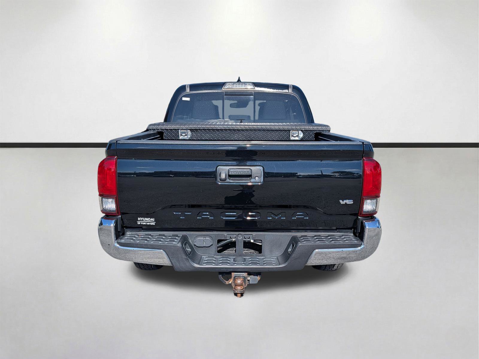 Used 2018 Toyota Tacoma SR5 RWD image 5