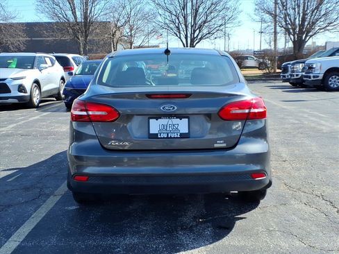 Used 2018 Ford Focus SE w/ SE Appearance Package image 29