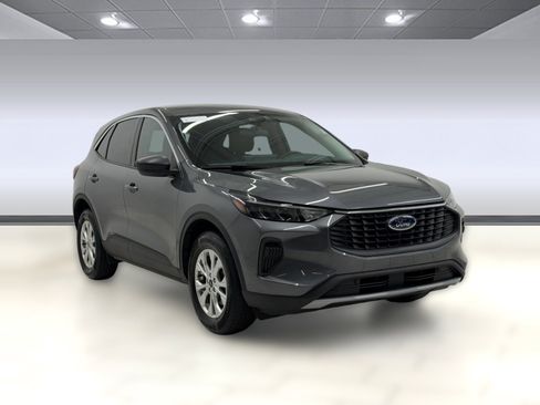 Used 2023 Ford Escape Active w/ Tech Pack #1 AWD/4WD image 6