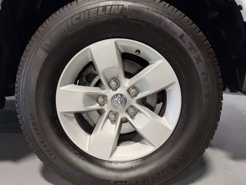Used 2019 RAM 1500 Classic SLT AWD/4WD image 9