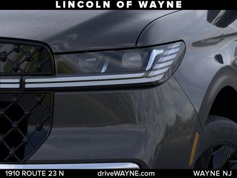 New 2025 Lincoln Navigator Reserve w/ Jet Appearance Package AWD/4WD image 18