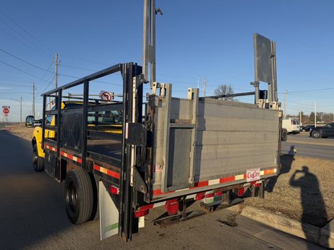 Used 2003 Ford F550 2WD Regular Cab Super Duty image 3