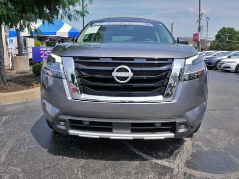 Used 2023 Nissan Pathfinder Platinum AWD/4WD image 2
