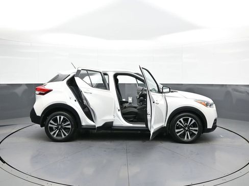 Used 2018 Nissan Kicks SV image 40