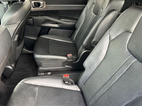 Used 2023 Kia Sorento EX w/ Panoramic Sunroof Package image 12