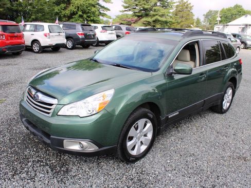 Used 2011 Subaru Outback 2.5i Limited AWD/4WD image 2
