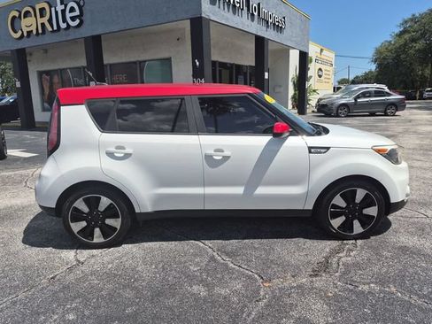 Used 2018 Kia Soul + FWD image 4