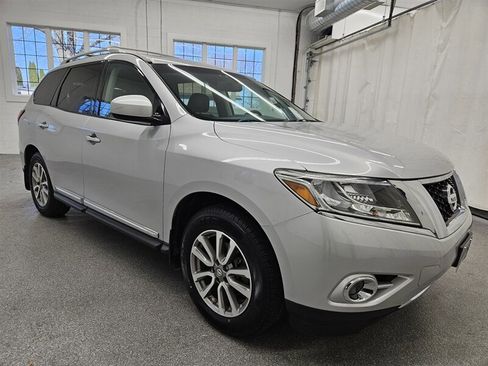 Used 2014 Nissan Pathfinder SL w/ SL Premium Package image 2
