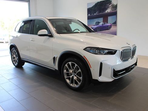 New 2026 BMW X5 xDrive40i w/ Climate Comfort Package AWD/4WD image 2