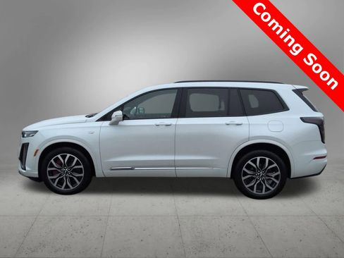 Used 2025 Cadillac XT6 Sport w/ LPO, Floor Liner Package image 3