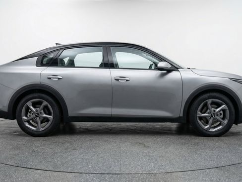 Used 2025 Kia K4 LXS image 11