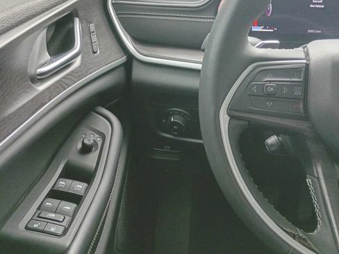 Used 2023 Jeep Grand Cherokee Limited w/ Luxury Tech Group II AWD/4WD image 10