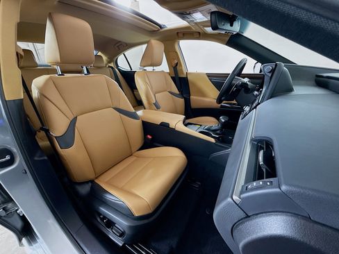 Used 2025 Lexus ES 300h w/ Premium Package image 26