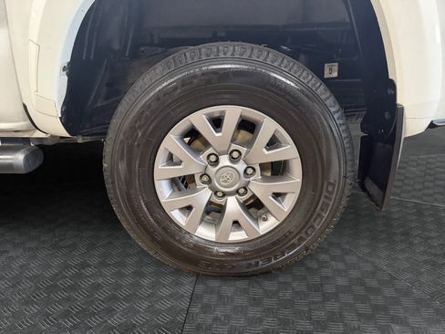 Used 2018 Toyota Tacoma SR5 AWD/4WD image 15