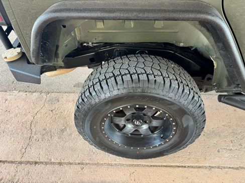 Used 2015 Jeep Wrangler Unlimited Sahara w/ Connectivity Group AWD/4WD image 28