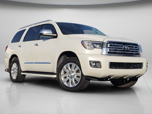 Used 2021 Toyota Sequoia Platinum image 2