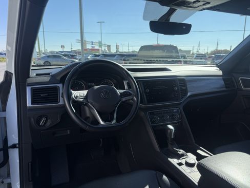 Used 2020 Volkswagen Atlas Cross Sport SE image 16