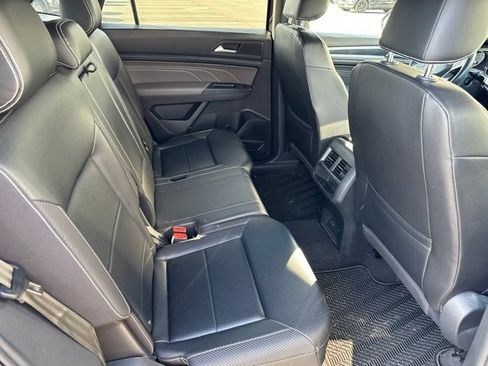 Used 2021 Volkswagen Atlas Cross Sport SE w/ Panoramic Sunroof Package FWD image 12
