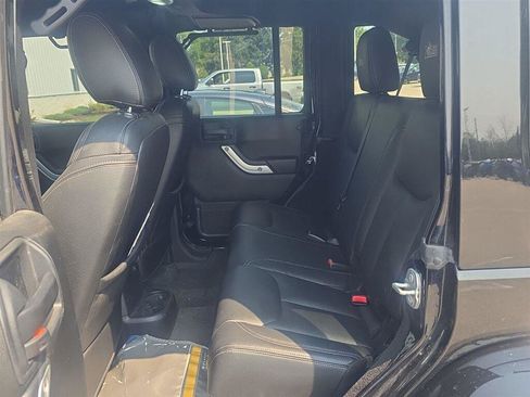 Used 2016 Jeep Wrangler Unlimited Rubicon w/ Connectivity Group AWD/4WD image 10