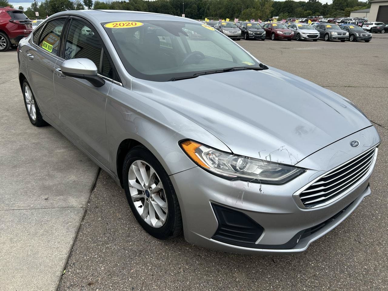 Used 2020 Ford Fusion SE FWD image 3